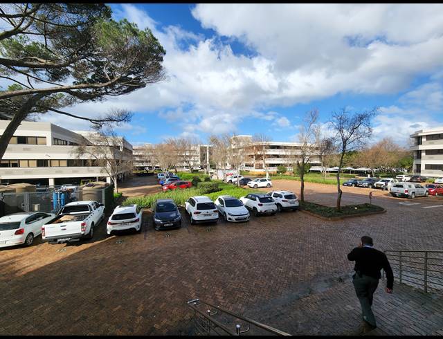 222M² OFFICE TO LET IN PINELANDS